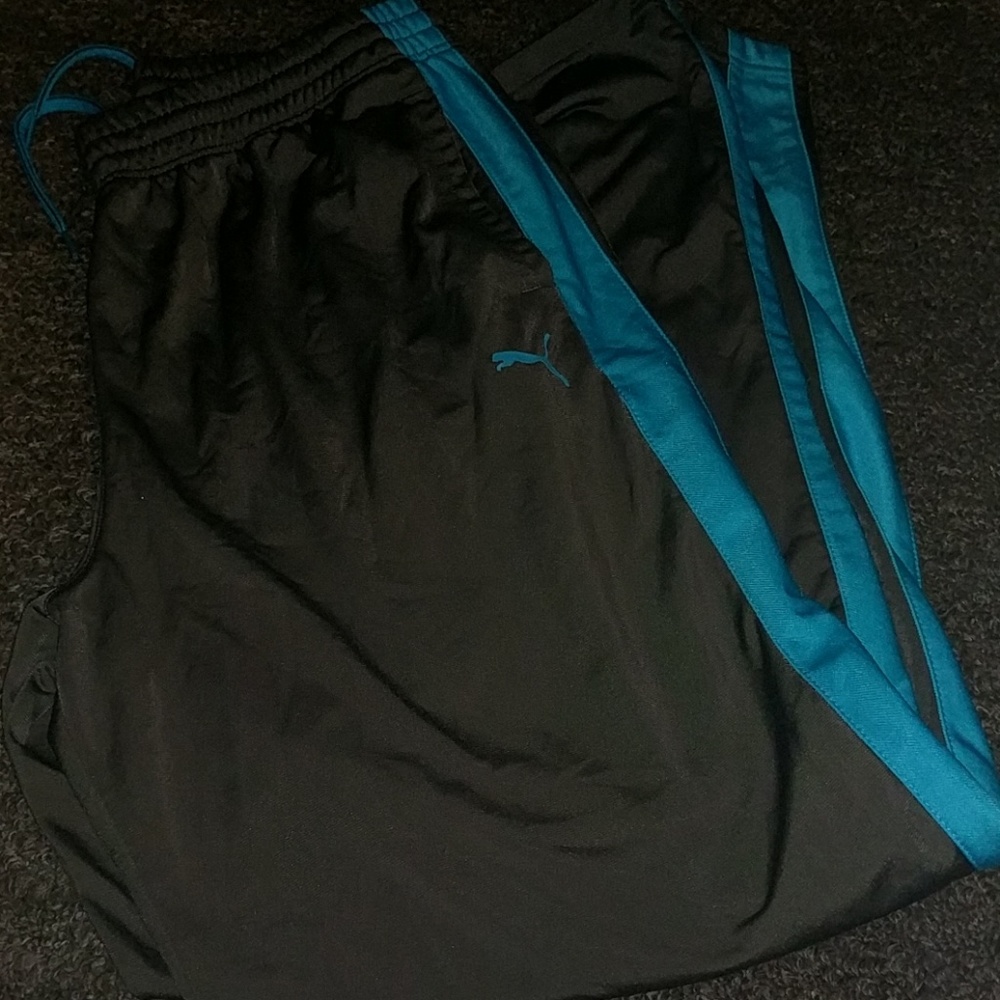 Sweats/shorts/shirt/tank.